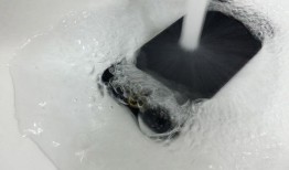 iPhone5用户教你如何拯救落水的iPhone苹果手机5「iPhone5用户教你如何拯救落水的iPhone」