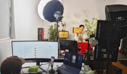 商家困在直播间：每天连播20小时，主播称自己“像机器”，投流成本占七成