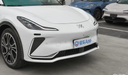 智己LS7＂值得一看＂ 比竞品帅